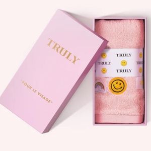 Truly "Pour le Visage" Face Towel
